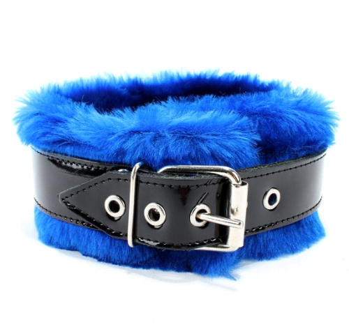 Ошейник из лакированной кожи с синим мехом и поводком фото 2