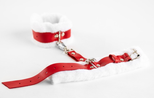 Наручники кожаные с нежным мехом бело-красные фото 3