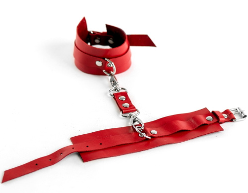 Изящные наручники из натуральной кожи красного цвета фото 3