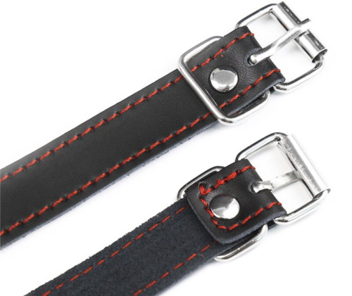 Красный кляп-шар на черно-красном ремне фото 5