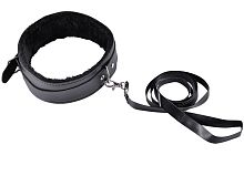 Черный ошейник с меховой подкладкой и поводком