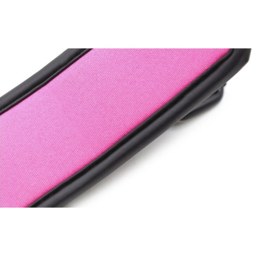 Матовые черно-розовые наручники на карабинах фото 5