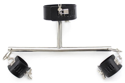 Бондажная распорка Т-образная ошейник и наручники черная фото 2