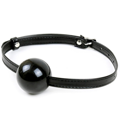 Силиконовый кляп-шар черного цвета на тонком ремешке фото 3