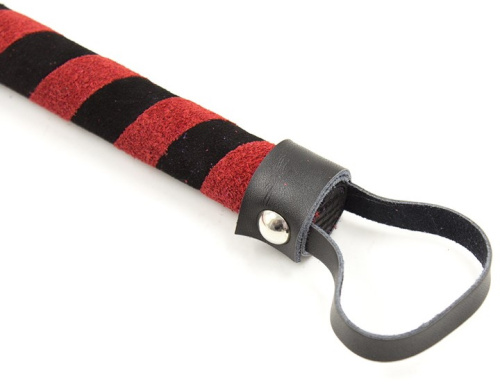 Красно-черная плеть из замши 40 см фото 3