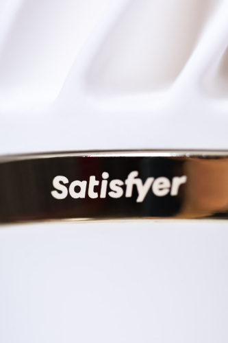 Вращающийся стимулятор Satisfyer Sweet Treat белый фото 7