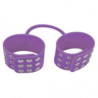 Силиконовые наручники на заклепках