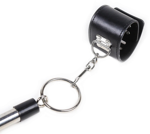 Длинная бондажная распорка с черными оковами 50 см фото 2