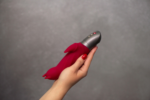 Малиновый вибратор Fun Factory Darling Devil battery фото 4