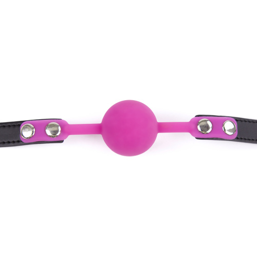 Силиконовый кляп-шар цвета фуксии на ремне с замочком фото 5