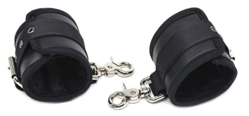 Черные наручники из натуральной кожи с плюшем фото 2