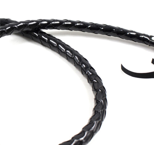 Чёрный лакированный кнут с кольцом фото 3